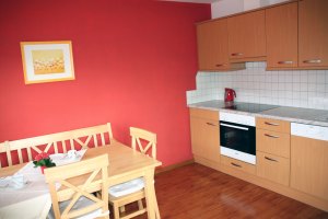 Voll ausgestattete Küche