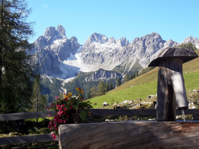 Ausblick vom Brunnen auf der Krahlehenhütte