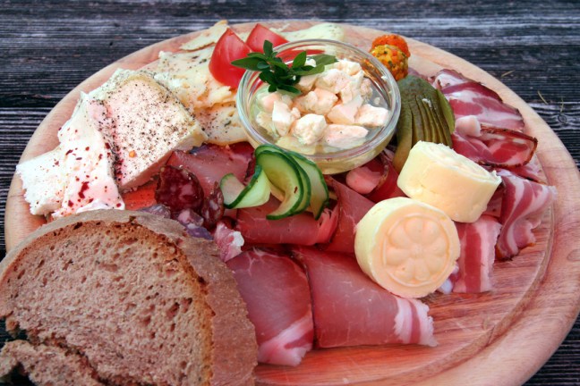 Jause auf der Gschwendthofhütte