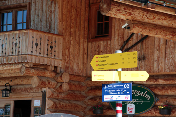 Wegweiser an der Kleinbergalm